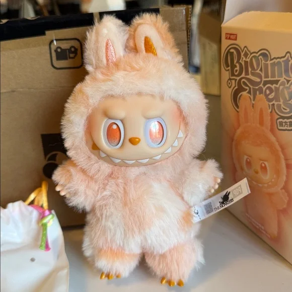 POPMART Labubu HAPPINESS Big Into Energy The Monsters Blind Box Keychain - Picture 2 of 9